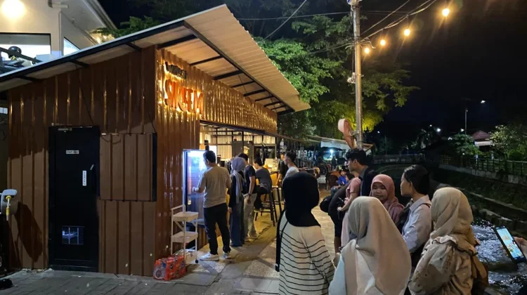 Siring Kemuning Kian Ramai, Jadi Surga Nongkrong Murah di Tepi Sungai