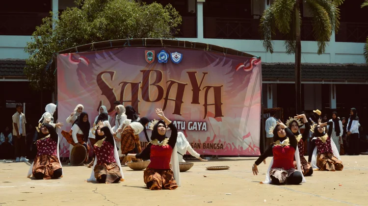 Siswi SMKN 1 Banjarmasin Cintai Tari Tradisional