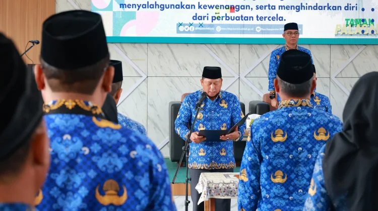 Tingkatkan Kualitas Pendidikan, Bupati Batola Lantik Puluhan Kepala Sekolah