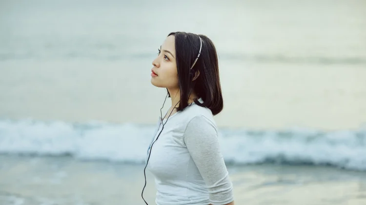 Bernadya Rilis “Rabun Jauh”, Lagu Balada Penuh Rindu