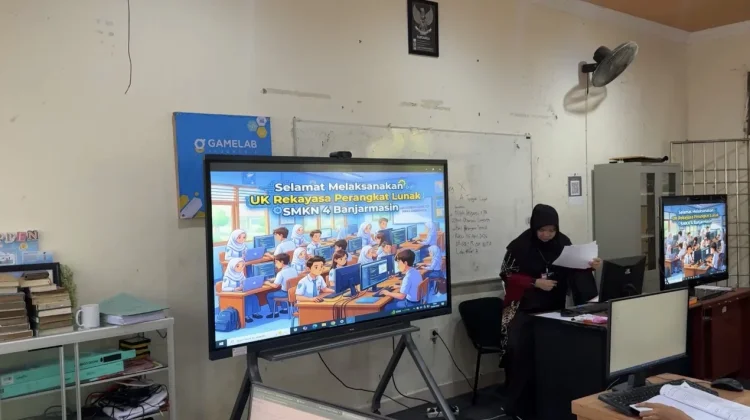Penggunaan Smartboard Tingkatkan Kualitas Belajar Siswa
