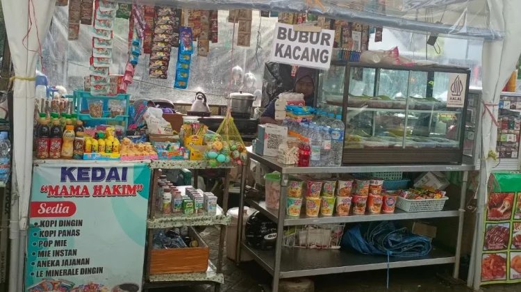 Kedai Mama Hakim Bertahan di tengah Persaingan