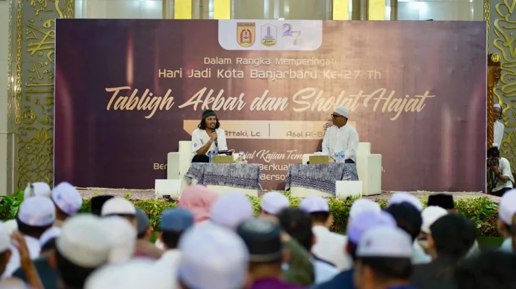 Tabligh Akbar Hanan Attaki Warnai Hari Jadi Ke-27 Banjarbaru
