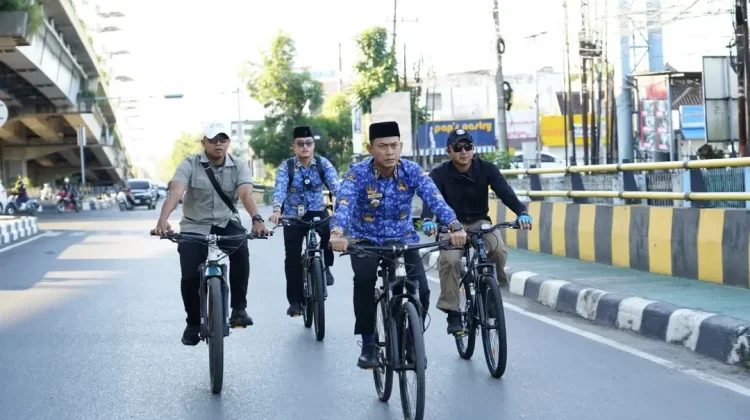 Sindiran untuk ASN, Wali Kota Banjarmasin Berangkat Kerja Naik Sepeda