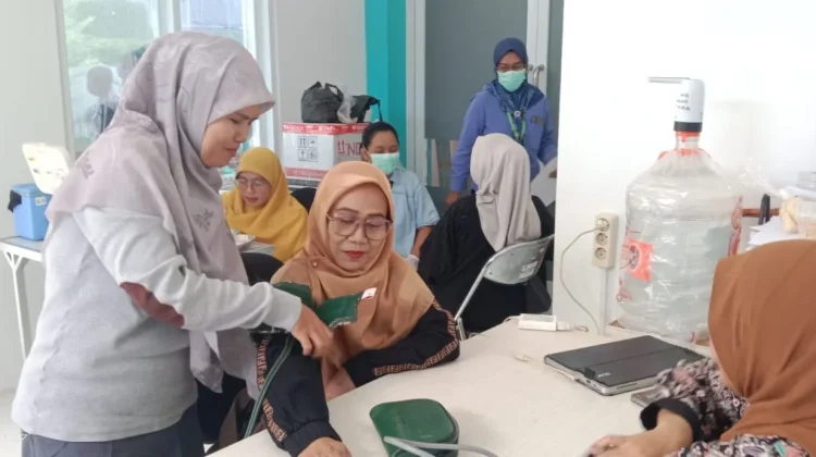 Dinkes Banjarbaru Lakukan Vaksinasi COVID-19 bagi Calon Jemaah Haji