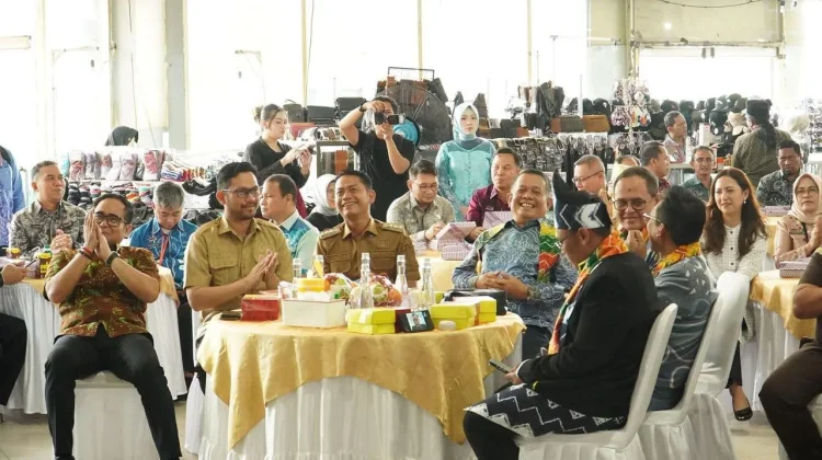 Pedagang Perlu Modal, Diberi Asuransi. Wakil Menteri UMKM Kunjungi Banjarmasin
