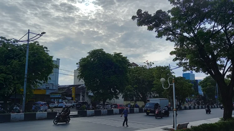BMKG Kalsel: Cuaca Berawan dan Hujan Ringan