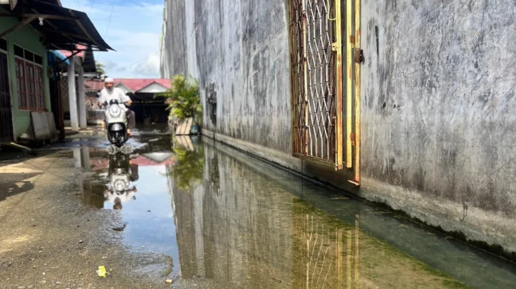 Berbulan-Bulan Warga Gang Posko BPK Hidup di Kubangan, PUPR Banjarmasin Bisa Apa?
