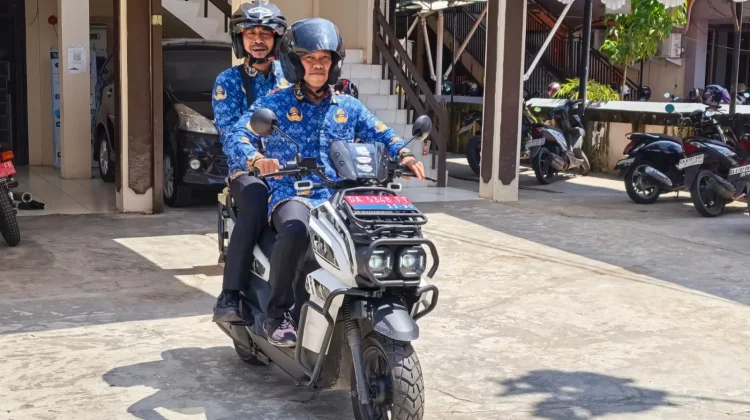 Diskominfosandi HSU Operasikan Dua Motor Listrik guna Mendukung Transisi Energi