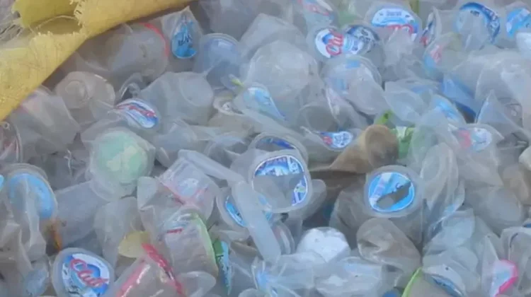 Produsen Disorot! Air Mineral Gelas Disebut Biang Kerok Sampah Plastik