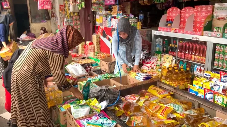 Minyak Goreng Melonjak, Pedagang dan Pembeli Rasakan Dampaknya di Pasar Antasari