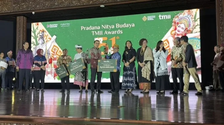 Anjungan Kalsel Raih Terbaik I TMII Award 2026