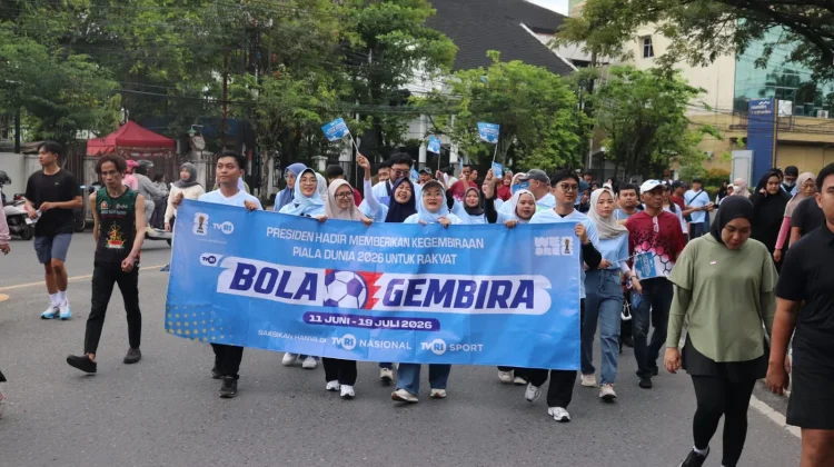 Antusiasme Warga Warnai Fun Walk TVRI–RRI di Banjarmasin jelang Piala Dunia 2026