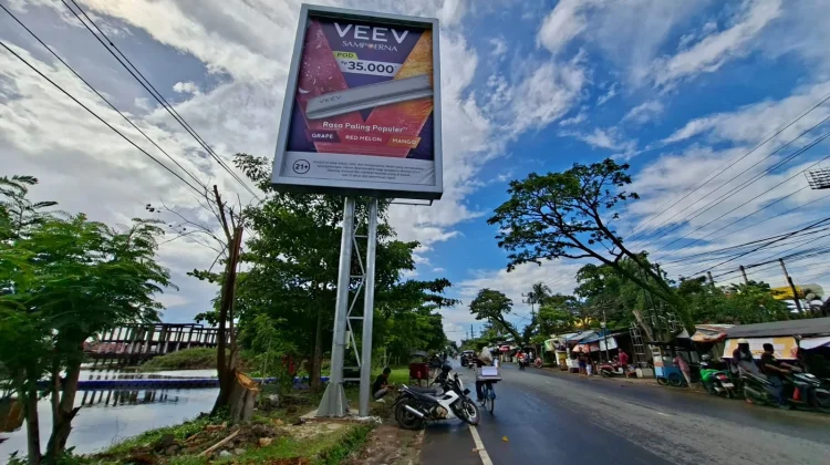 Billboard ‘Siluman’ Rampas Trotoar Jafri Zam-Zam
