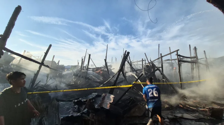 Kawasan Pasar Bawang Terbakar Senin Dini Hari, Puluhan Toko Ludes