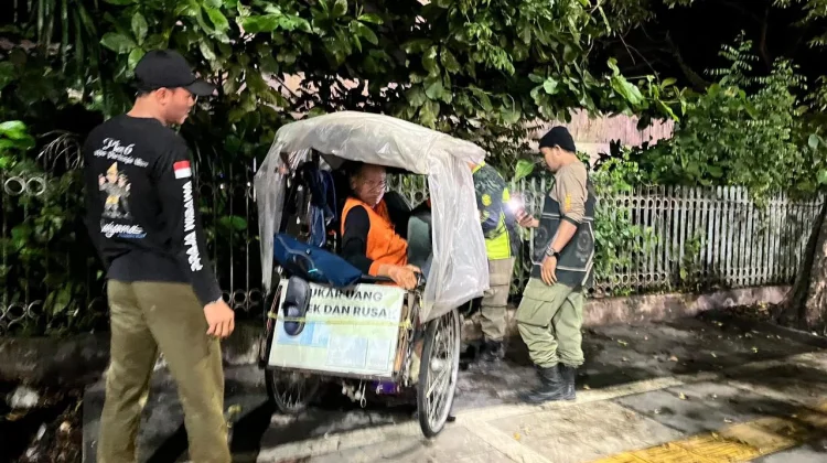 “Kakek Gaduk” Diamankan Satpol PP Banjarmasin, Diduga Jual Alkohol di Ruang Publik!