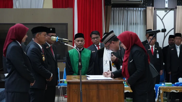 Wali Kota Banjarmasin Lantik Puluhan Pejabat, Tekankan Integritas dan Kinerja