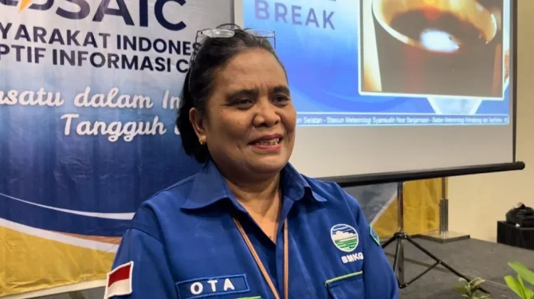 Hujan Petir dan Angin Kencang Bayangi Cuaca Kalsel Awal Mei