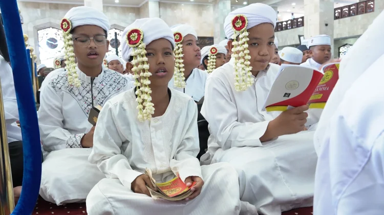 Bentengi Generasi dari ‘Badai Digital’! Ribuan Pelajar Serentak Khatam Al-Qur'an