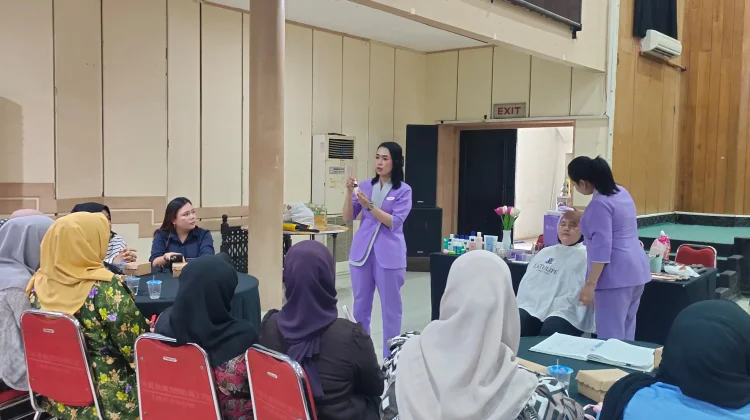 Dharma Wanita RRI Banjarmasin Gelar Kegiatan Demo Kosmetik