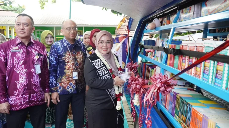 Mobil Pintar Turun ke Kampung, Cara Baru Jemput Anak-Anak Tak Putus Belajar