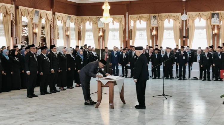 Segarkan Organisasi Gubernur Muhidin Kembali Lantik Ratusan Pejabat