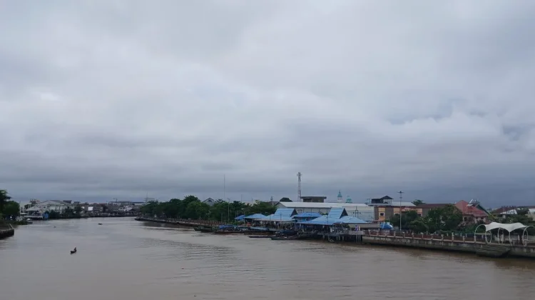 BMKG: Kalsel Berawan Berpotensi Hujan Ringan hingga Sedang