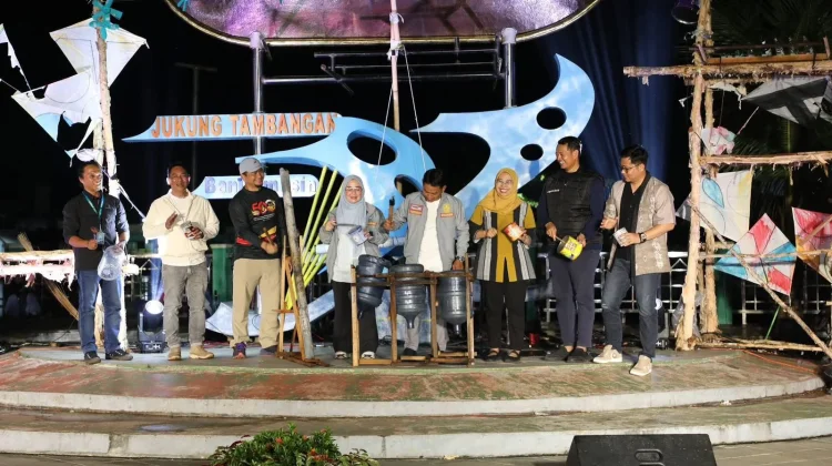 Wali Kota Banjarmasin Buka Puncak Festival Teluk Kelayan Musik Sampah 2026
