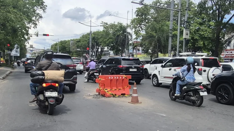 Road Barrier di Ahmad Yani Km 6, Pengendara Harap Waspada