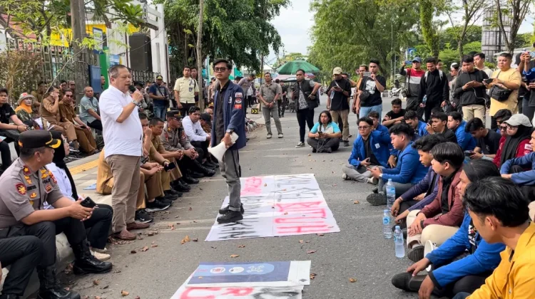 Demo Mahasiswa Kalsel Soroti Isu Pendidikan dan Program MBG