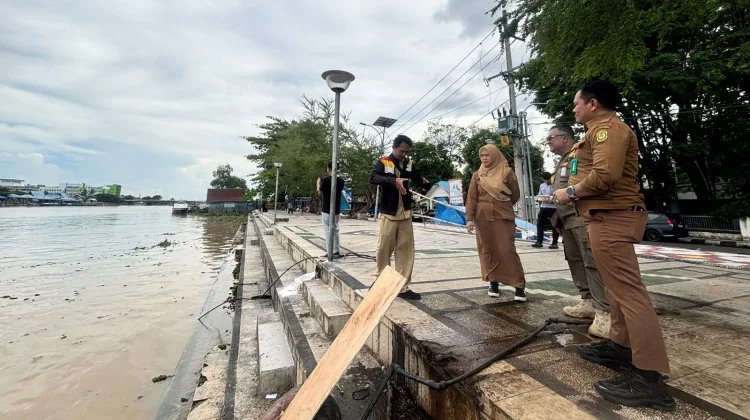Kolaborasi Bagian Umum dan PUPR jaga Estetika Sungai Depan Balai Kota dari Ilung