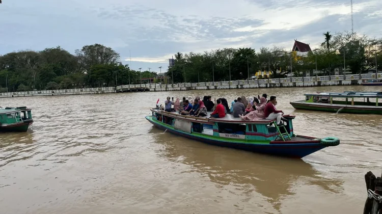 Kelotok Wisata Diserbu Bocah Sungai! Motoris Ketakutan, Dishub Bereaksi