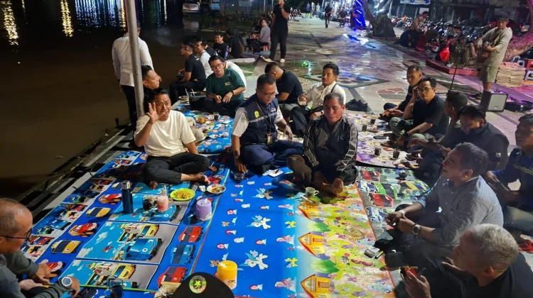 Tongkang Disingkirkan, Wajah Sungai Martapura ‘Naik Kelas’, Warga Betah Nongkrong