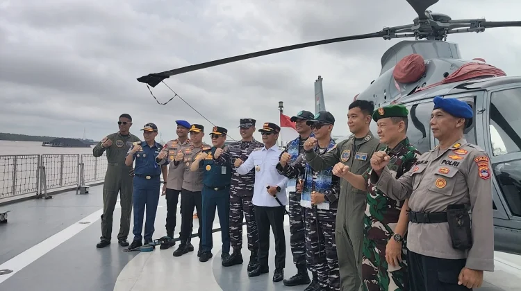 KRI Teluk Kupang Sandar di Banjarmasin, Warga Diajak Naik dan Bisa Lihat Helikopter