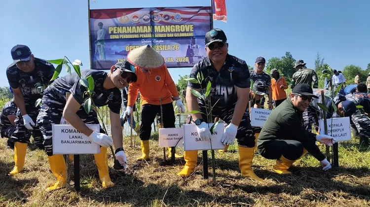 Wujudkan Indonesia ASRI, Operasi Trisila 26 Bersihkan Pantai dan Tanam Mangrove