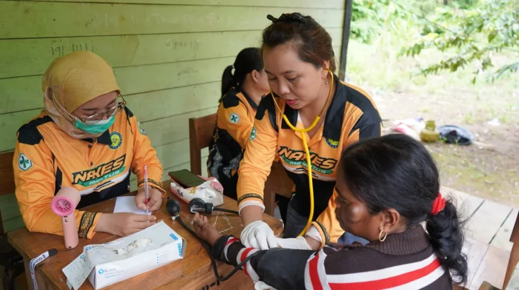 Layanan Kesehatan dan Administrasi Kependudukan Gratis Tembus Pelosok Halong