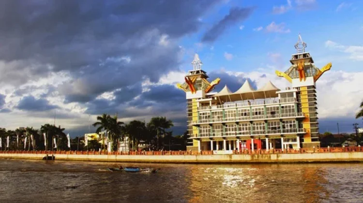 Siring Menara Pandang Ramai Jadi Tempat Lari Warga