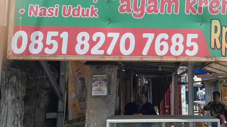 Nasi Campur Buatan Pak Ifan  Diminati  Warga