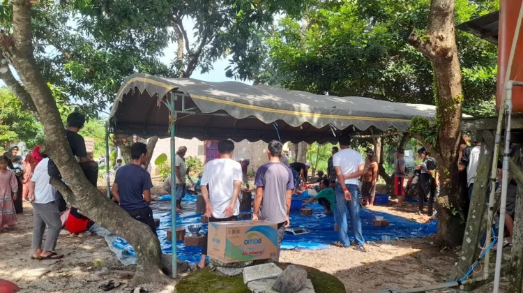 Kebersamaan Warga Warnai Ibadah Kurban di Langgar Al-Jihad Bati-Bati