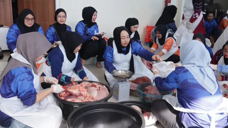 RSUD Sultan Suriansyah Tebar Daging Kurban hingga ke Rusunawa dan Panti Asuhan