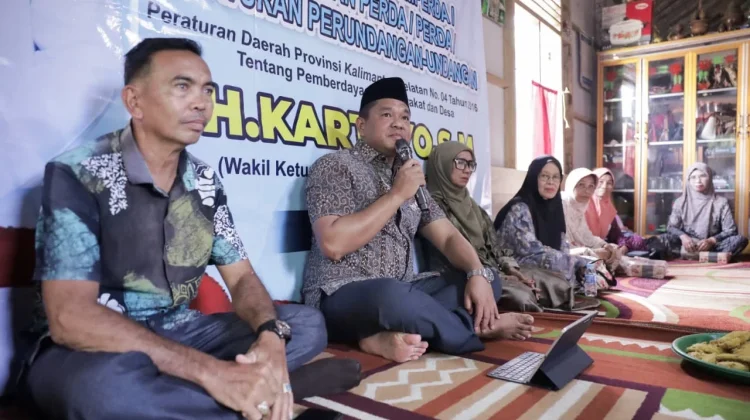 Kartoyo Sosialisasikan Perda Pemberdayaan Desa Kepada Warga Longawang