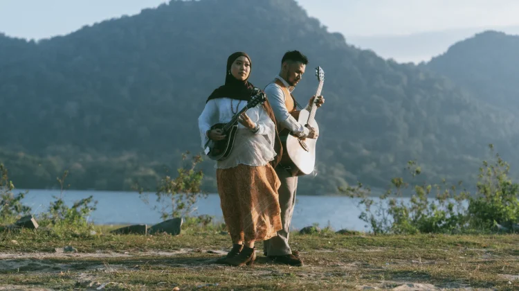 Ruang Senja Rilis Single Baru “Penahan Luka Terkuat” untuk Ibu