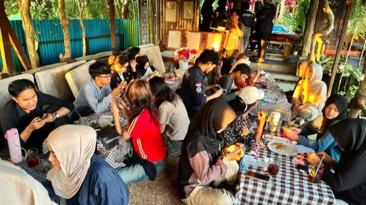 Merajut Tak Sekedar Hobi, juga Bernilai Ekonomi