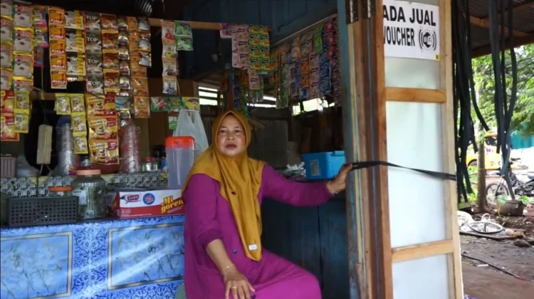 Warung di Desa Kiram Jual Voucher WiFi, Solusi Akses Internet Warga