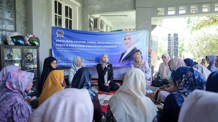 Desy Sosialisasikan Perda Toleransi dan Pengelolaan Sampah