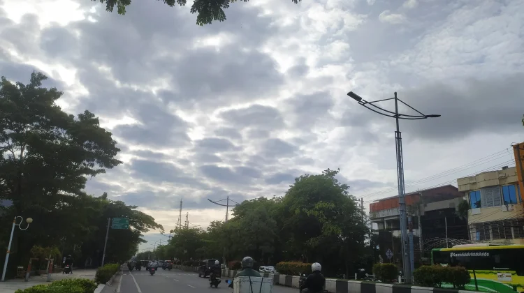 BMKG: Kalsel Hari ini Berawan Berpotensi Hujan Sedang
