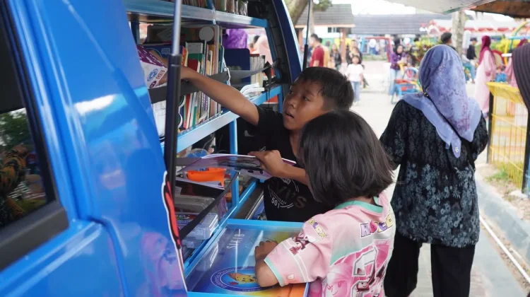 Diserbu Anak-Anak, Mobil Pintar jadi Magnet Baru Literasi di Taman Jahri Saleh