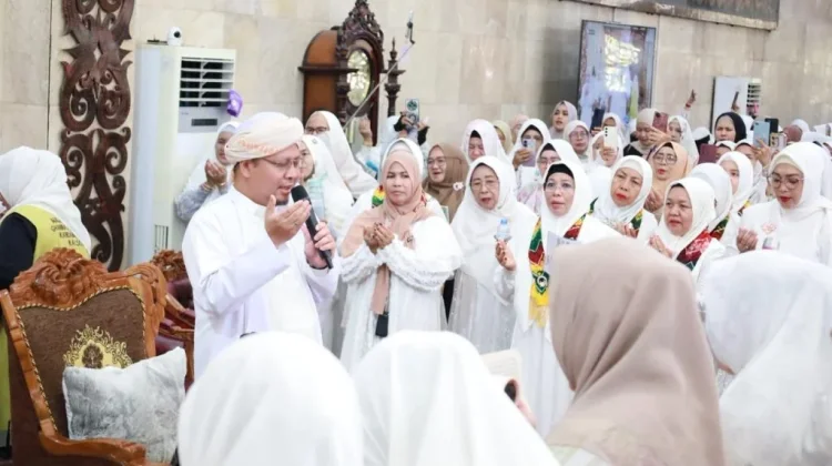 Ketua TP PKK Kalsel Bersama Masyarakat Ikuti Kajian Majelis ‎Ummul Mu’minin