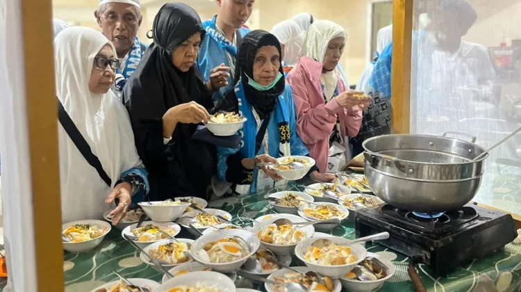 Soto Banjar Sambut Kepulangan Jamaah Haji di Asrama Haji Banjarmasin