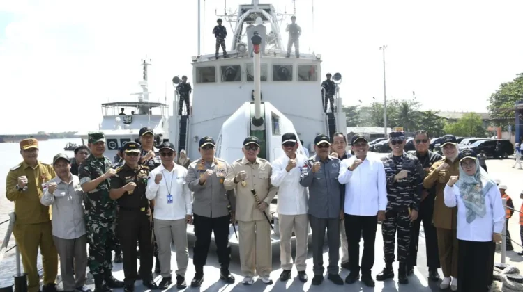 KRI HIU-634 Kawal Ekspedisi Rupiah Berdaulat ke Pulau Terluar Kalsel